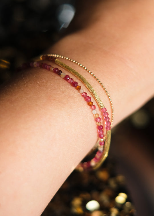 Armbandje met roze en goud