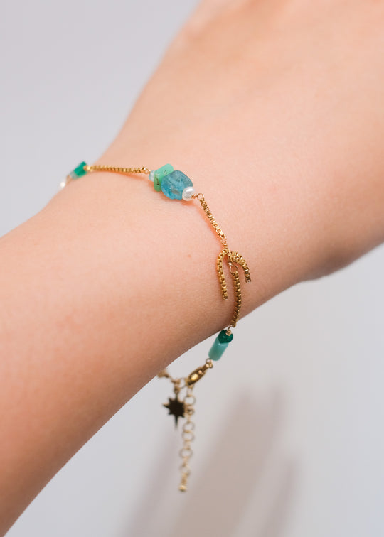 Armbandje met edelstenen in aqua kleuren