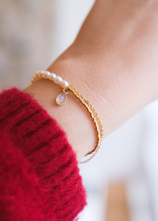 Armband in verguld zilver met parels en maansteen