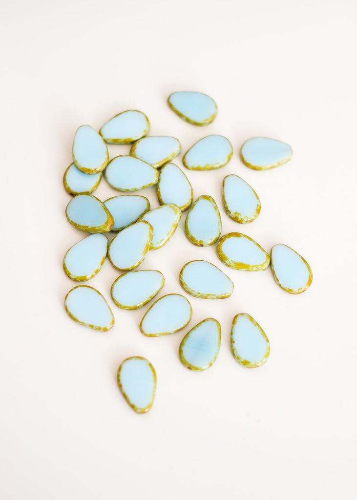 lichtblauwe glaskralen