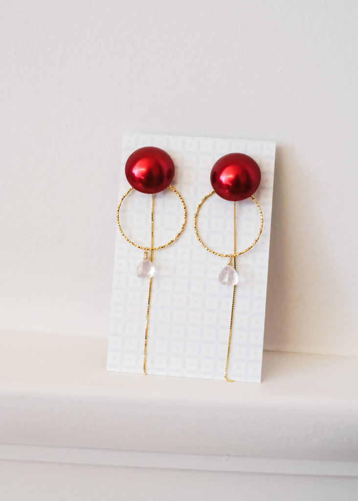feestelijke oorstekers met rode parelmoer cabochon en rozekwarts