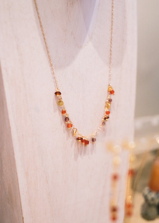 Fijne halsketting met edelsteentjes