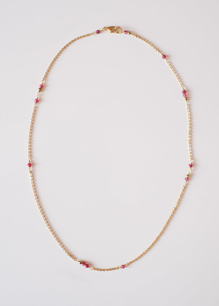 halsketting met fijne roze kraaltjes