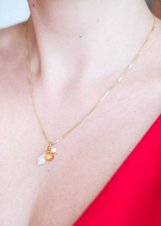 Halsketting met trosje edelstenen