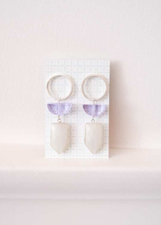 Grafische oorbellen met Muranoglas en maansteen