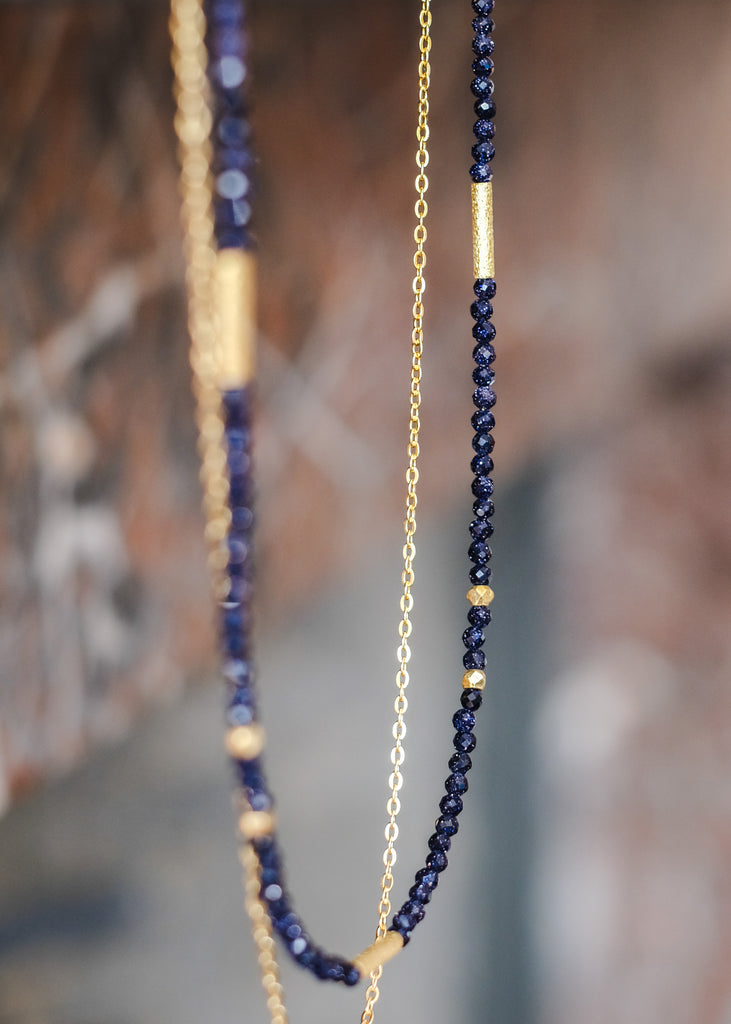 halsketting met blauwe goudsteen