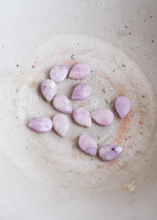 Briolettes lepidoliet