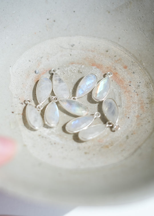 Hanger druppel maansteen, zilver