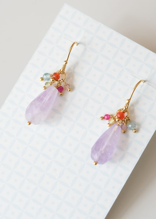 Oorhangers met amethist en trosje edelsteentjes