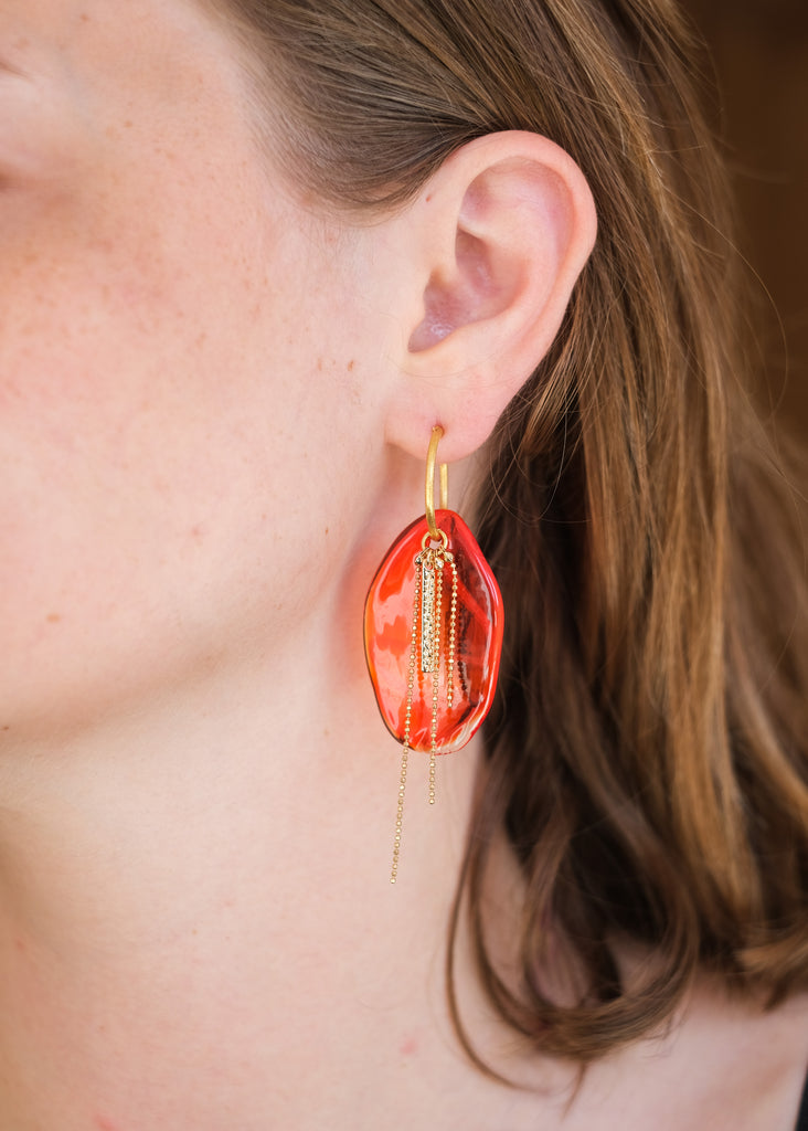 oorhangers met oranje glaskraal