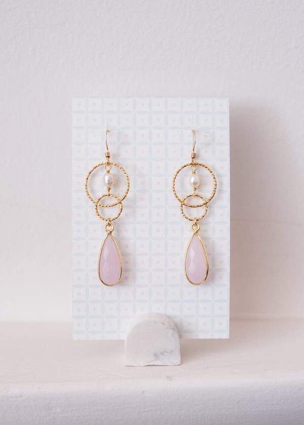 oorbellen met parel en roze chalcedoon