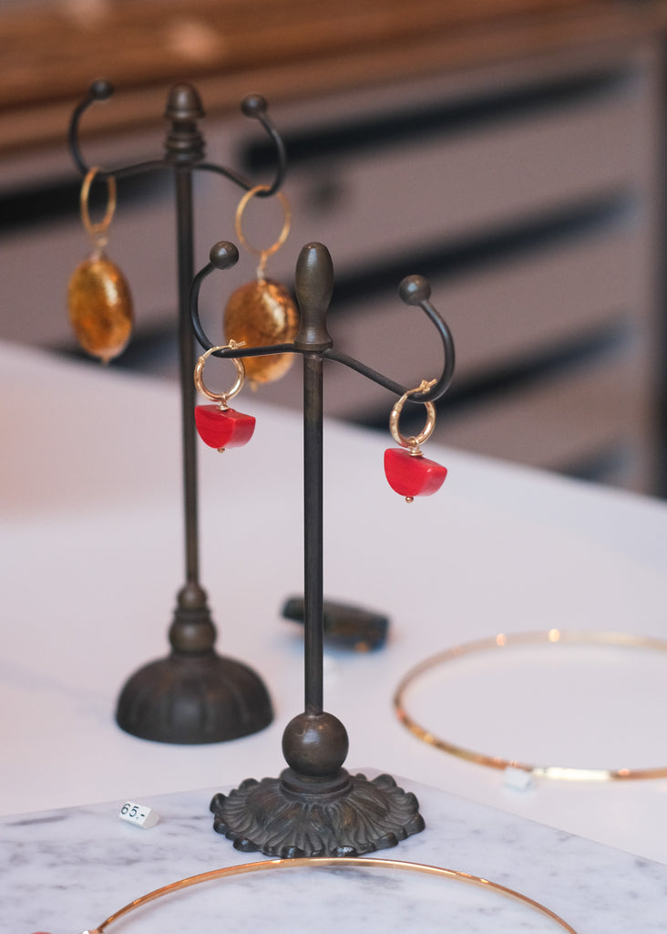 oorbellen met rode kralen