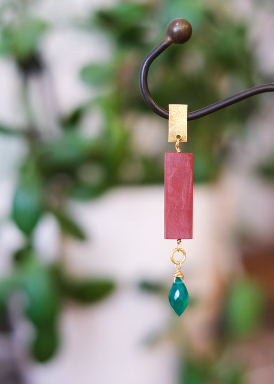 Oorstekers met jaspis en groene onyx