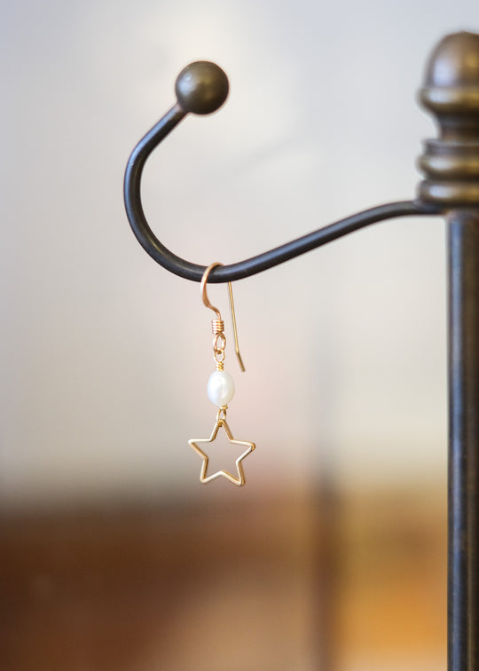 Oorhangers met parel en sterretje