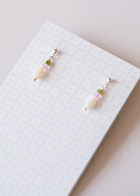 Zilveren oorstekers met parelmoer