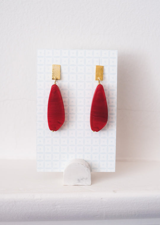 Vergulde oorsteker met Murano druppel, rood