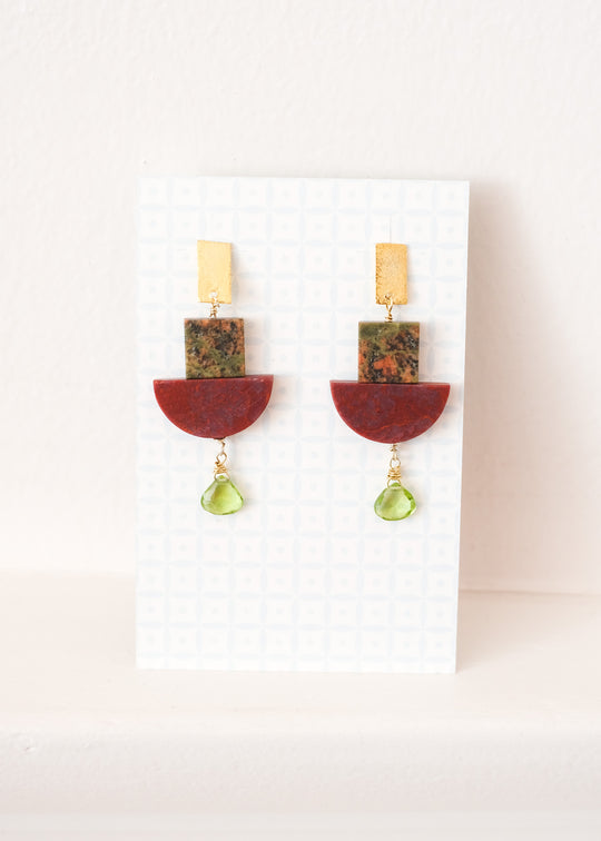 Oorstekers met unakiet en jaspis
