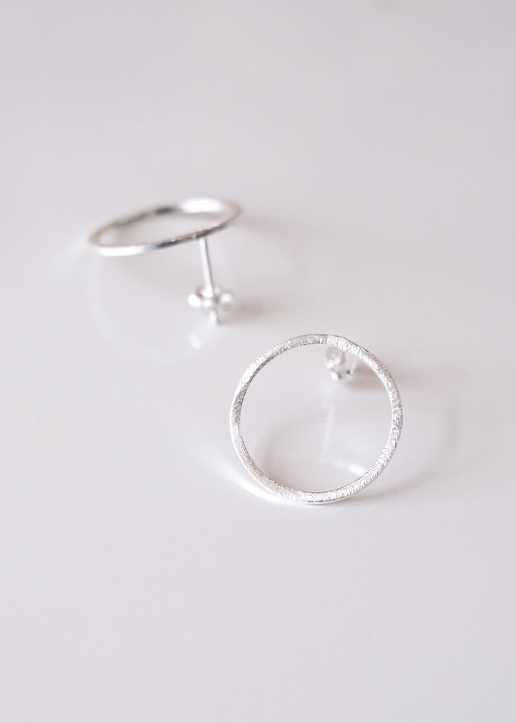 zilveren oorstekers met ring