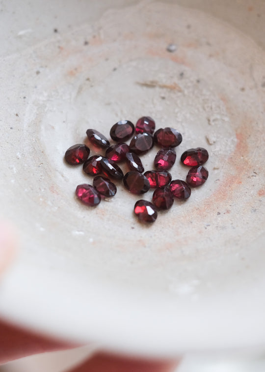 Briolette ovaal rode granaat