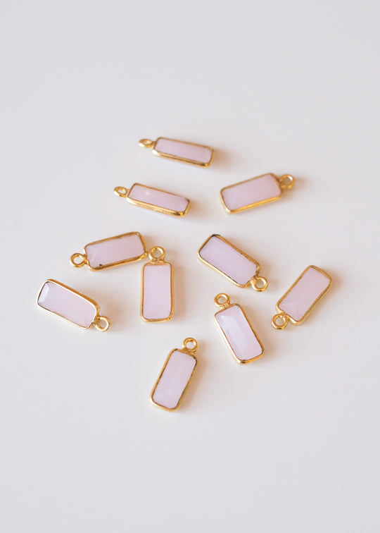 Bedel baguette roze chalcedoon, verguld