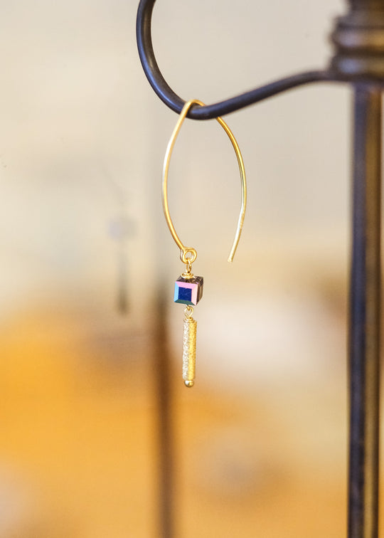 Strakke oorhaak met kristal kraal