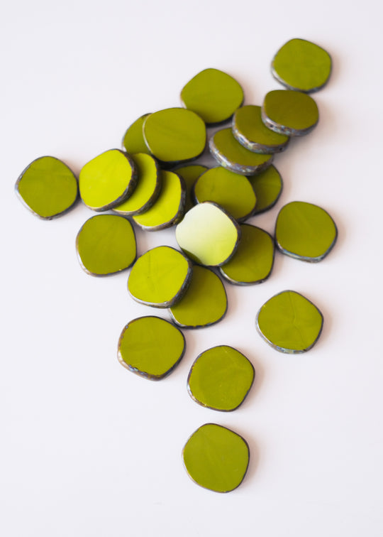Onregelmatig rond 22 mm, olijfgroen
