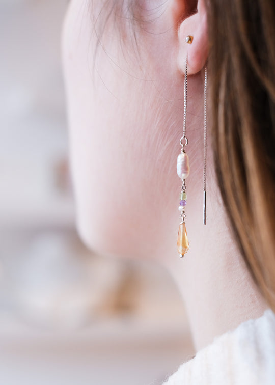 Zilveren oorstekers met parels en edelstenen