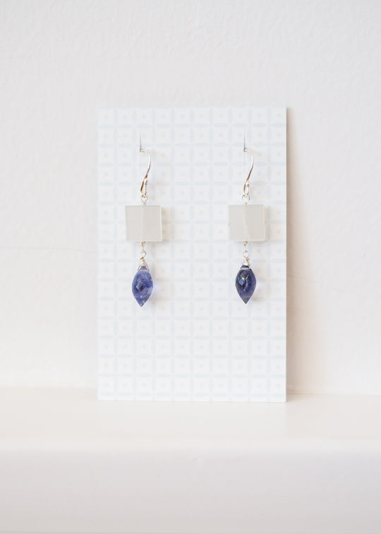 Oorhangers met maansteen en ioliet