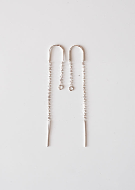 Oorstekers met ketting, zilver