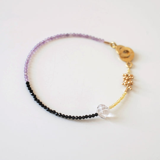 Fijn armbandje met kwarts kralen