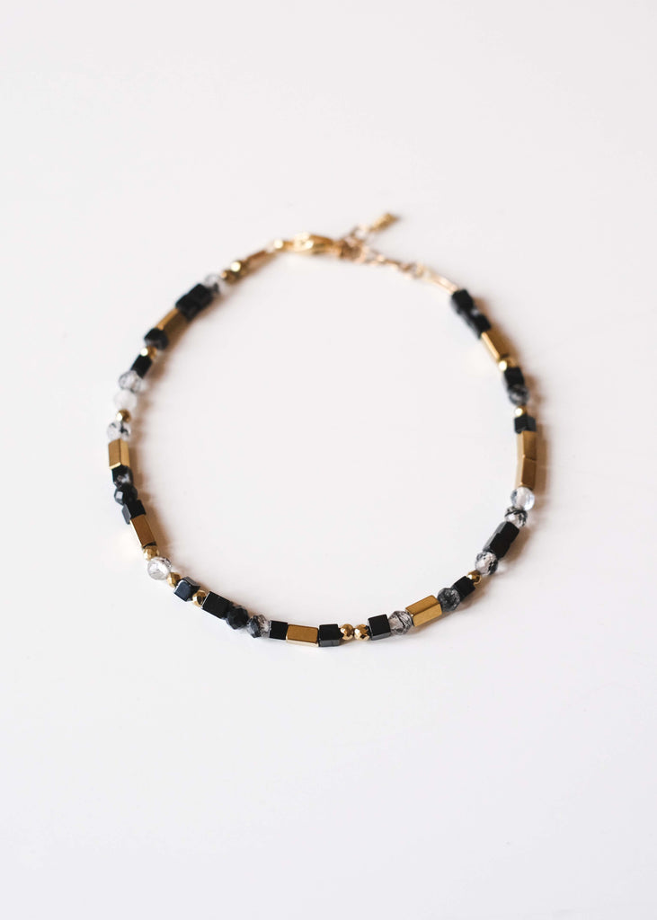 armbandje met zwarte en gouden kralen