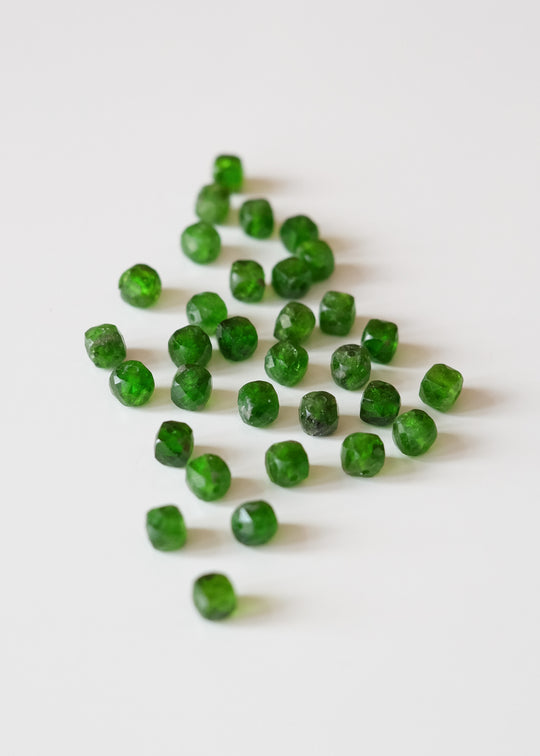 Kralen, blokje diopsied