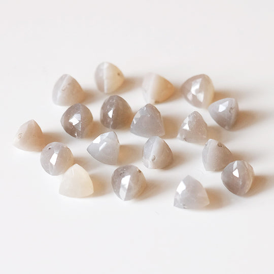 Briolette trillion grijze maansteen