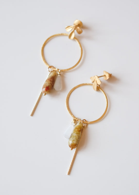 Cirkel oorringen met edelsteen trosje