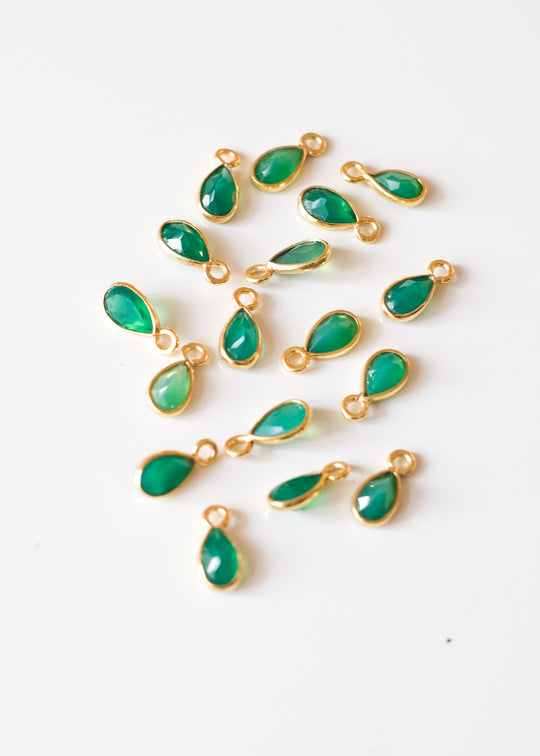 Bedel druppeltje groene onyx, verguld