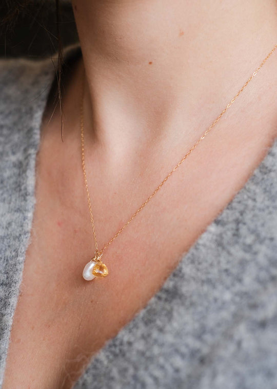 Fijne halsketting met parel en citrine