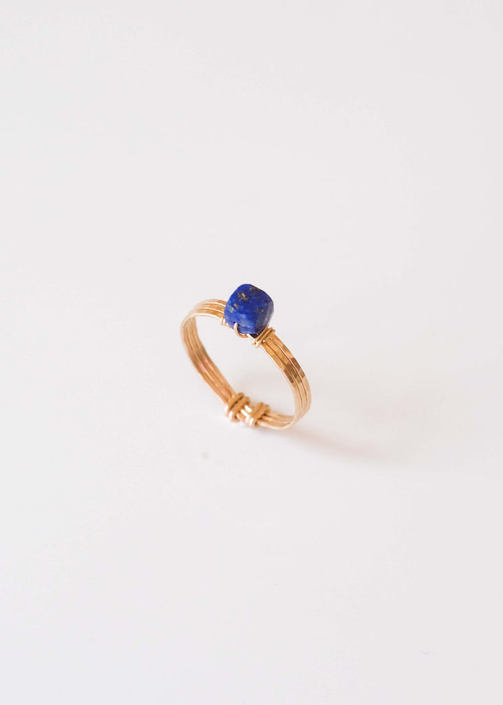 gehamerde ring met lapis lazuli