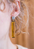 klassieke oorstekers met honingkwarts baguette en aquamarijn oorstekers