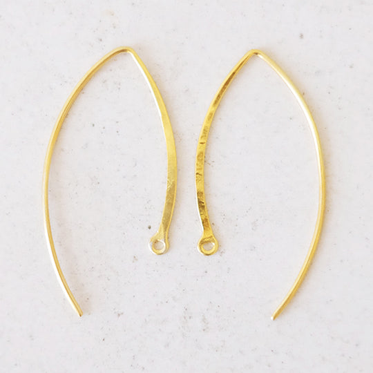 Strakke oorhaak lang verguld