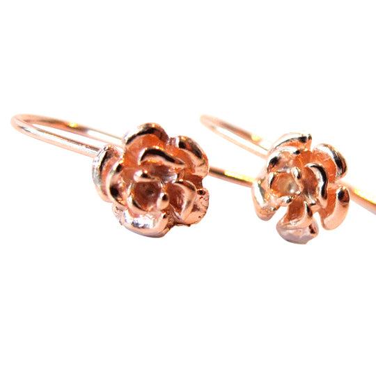 Oorhanger met bloemetje, roze verguld