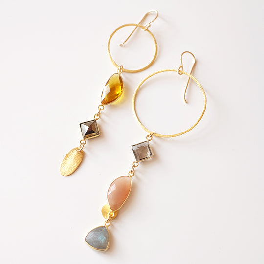 Assymetrische oorbellen met edelstenen