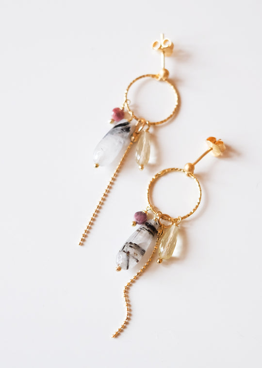 Oorstekers met edelsteen trosje