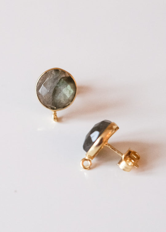 Oorsteker met labradoriet, verguld