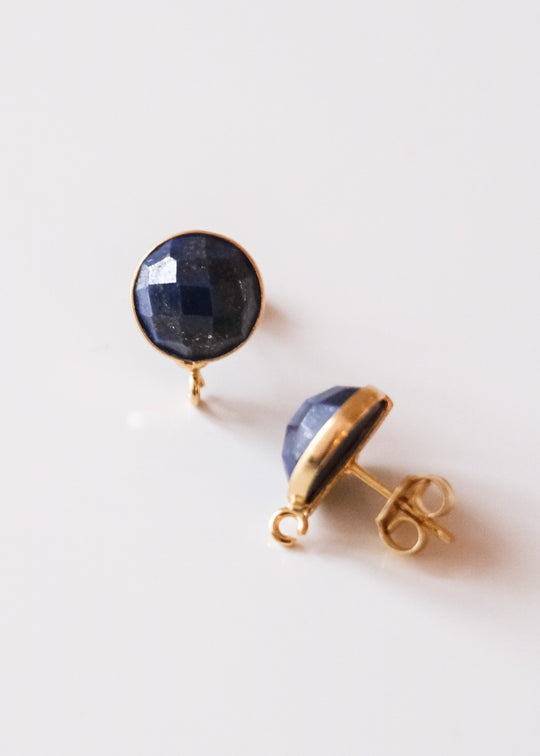 Oorsteker met lapis lazuli, verguld