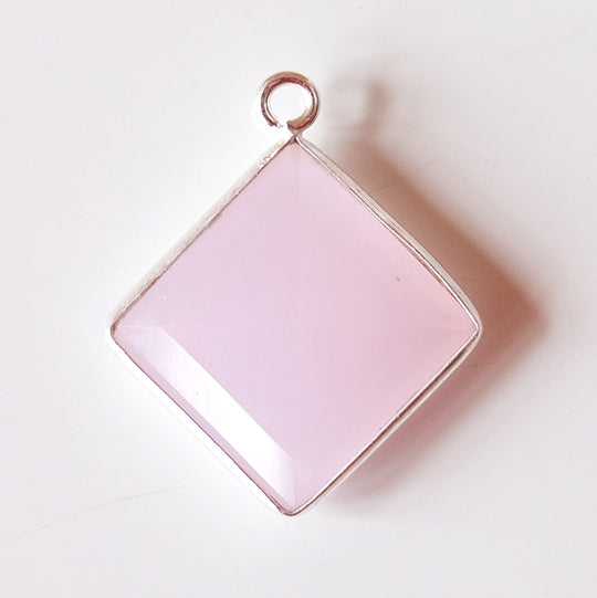 Hanger ruit roze chalcedoon, zilver