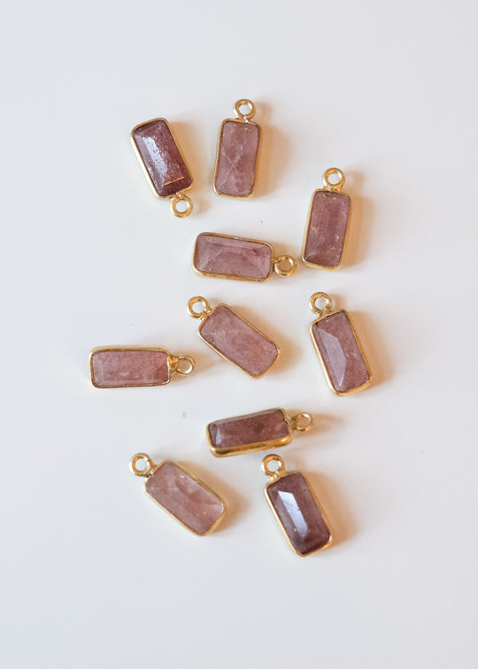 Bedel baguette strawberry kwarts, verguld