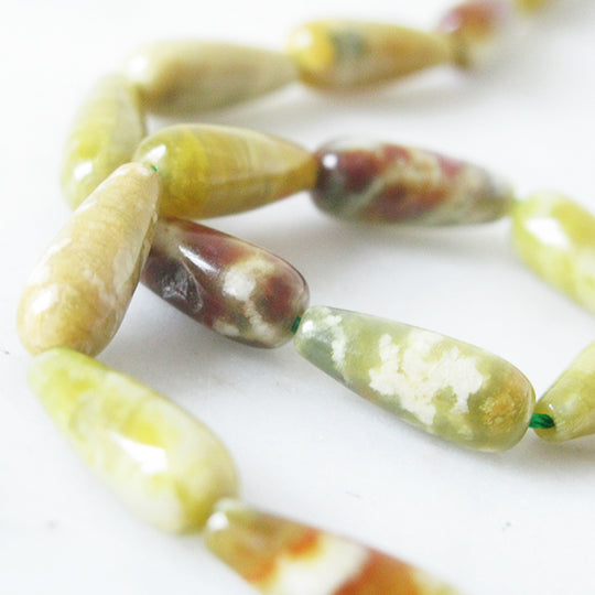 Druppels jasper mosgroen