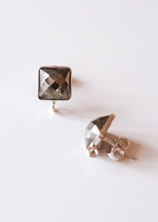 Oorsteker met pyriet, zilver